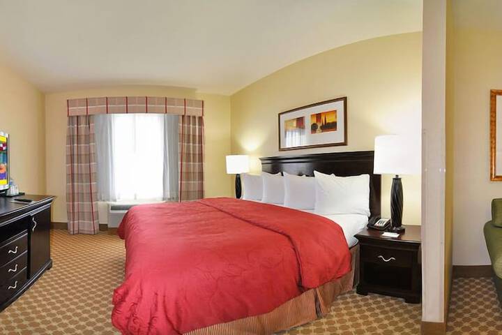 1 King Bed (11 of 18)