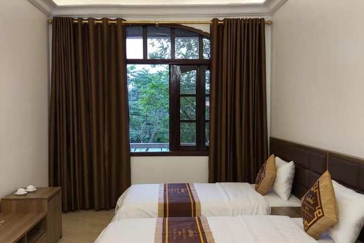 Room 13 of 35