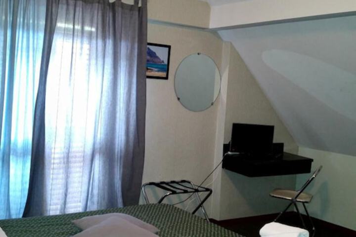 Room 15 of 42