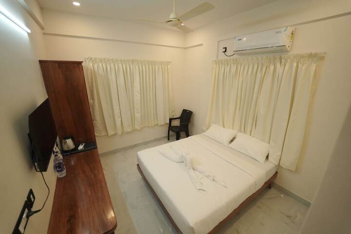 Room 6 of 13