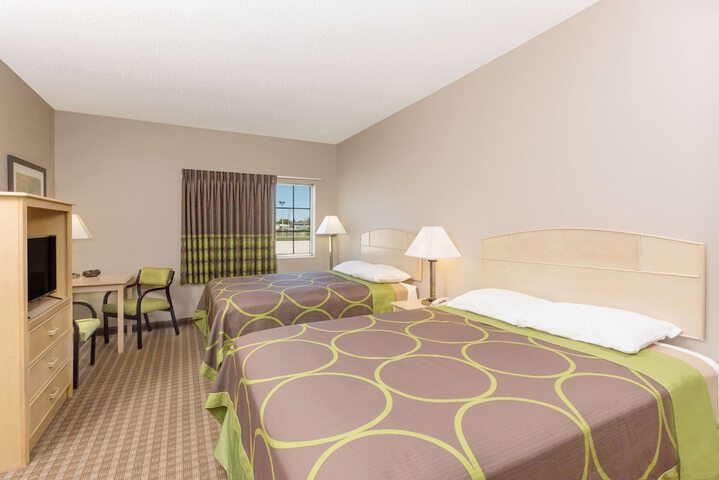 1 Queen Bed Accessible Room (5 of 10)