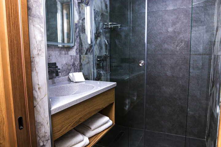 Room 15 of 25
