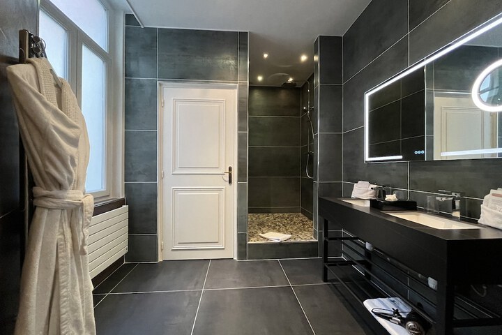 Room 15 of 62