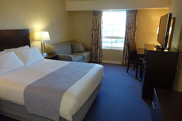 Room 28 of 62