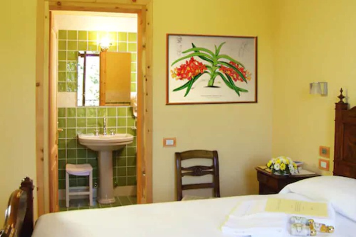 Room 10 of 75