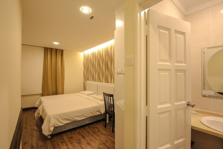 Room 12 of 21