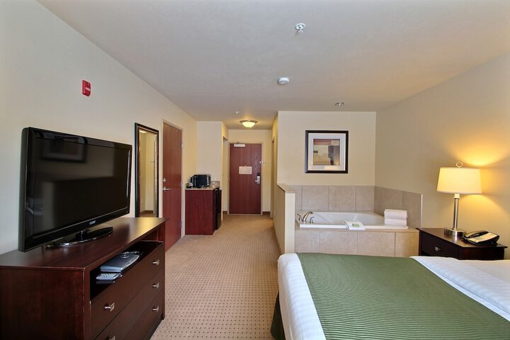 King Guest Room (1 of 17)