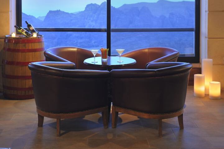 Lounge 39 of 45