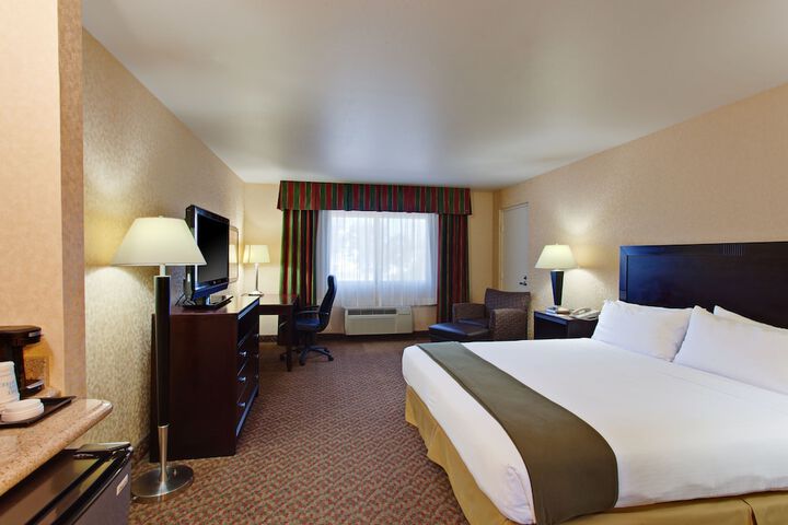 Standard 2 Double Beds Accessible (6 of 15)