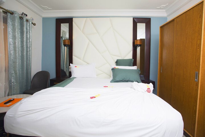 Room 10 of 22