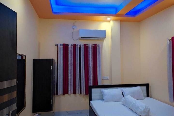 Room 2 of 27