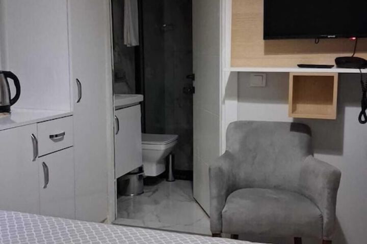 Room 20 of 37