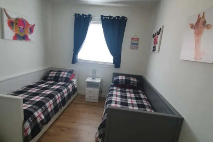 Room 6 of 9