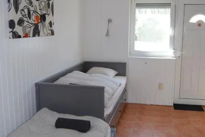 Room 2 of 10