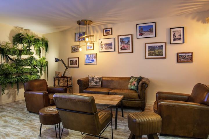 Lounge 134 of 209