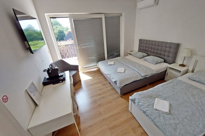 Room 4 of 43