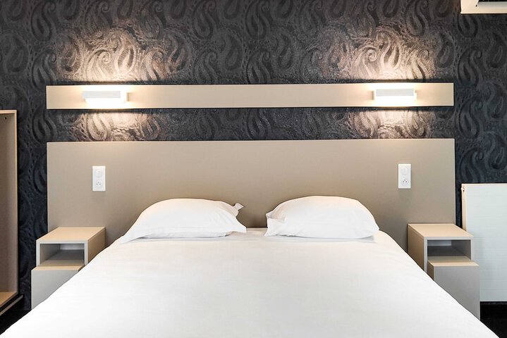 Room 10 of 20