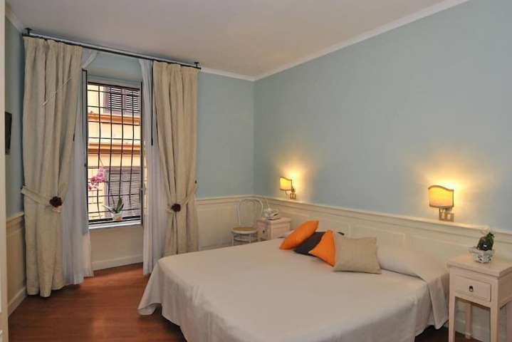 Room 13 of 23