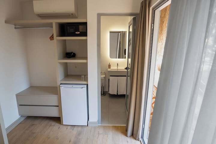 Room 9 of 125