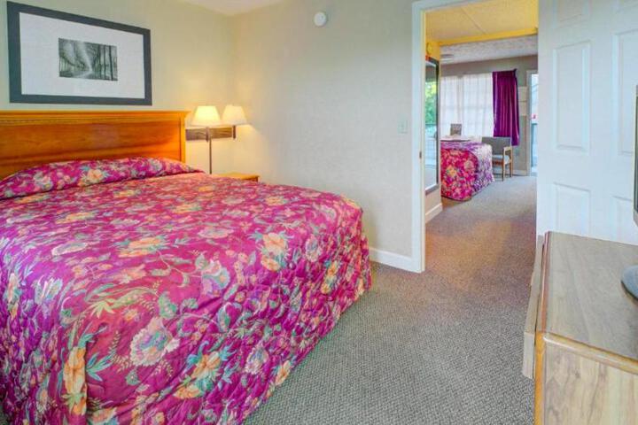 Standard Double Room (3 of 7)