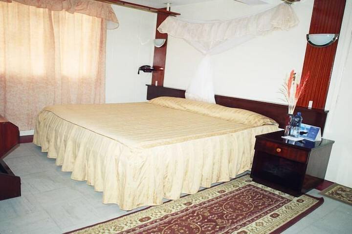 Room 4 of 13