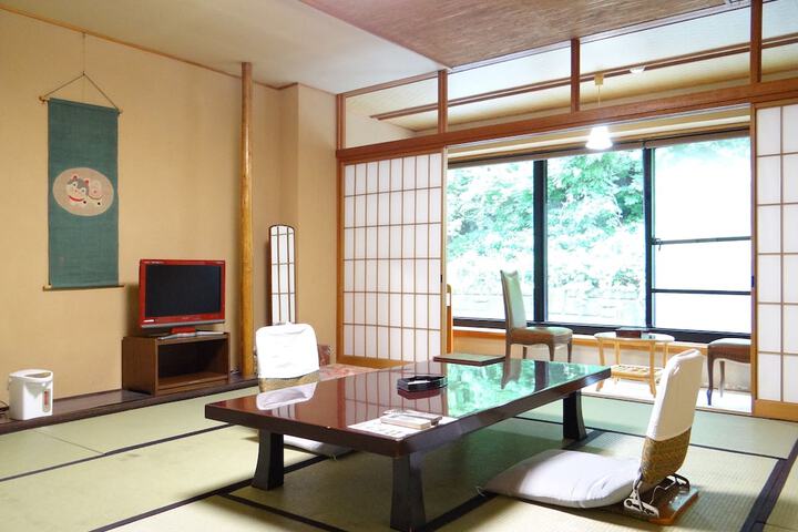 Room 12 of 42