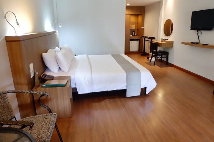 Room 6 of 75
