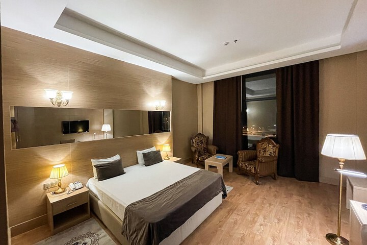 Room 4 of 30