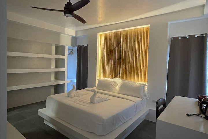 Room 8 of 145