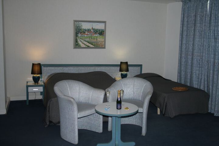 Room 6 of 19