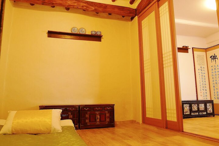 Room 2 of 32
