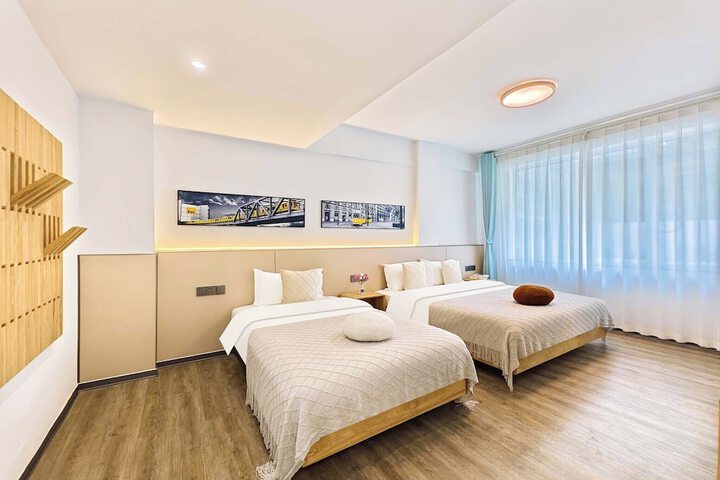 Room 32 of 69