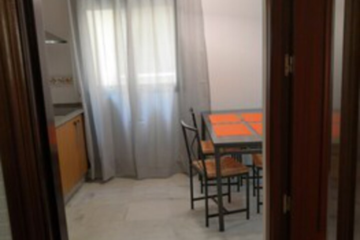 Room 6 of 8
