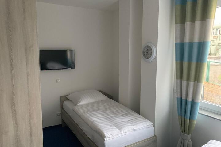Room 16 of 44
