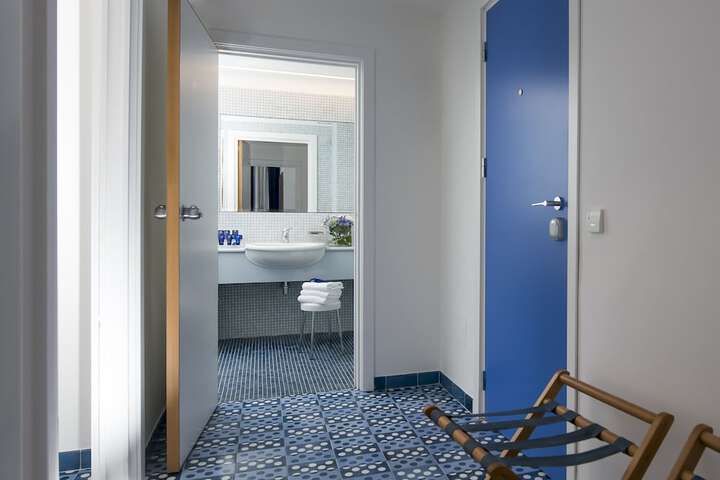 Room 63 of 172