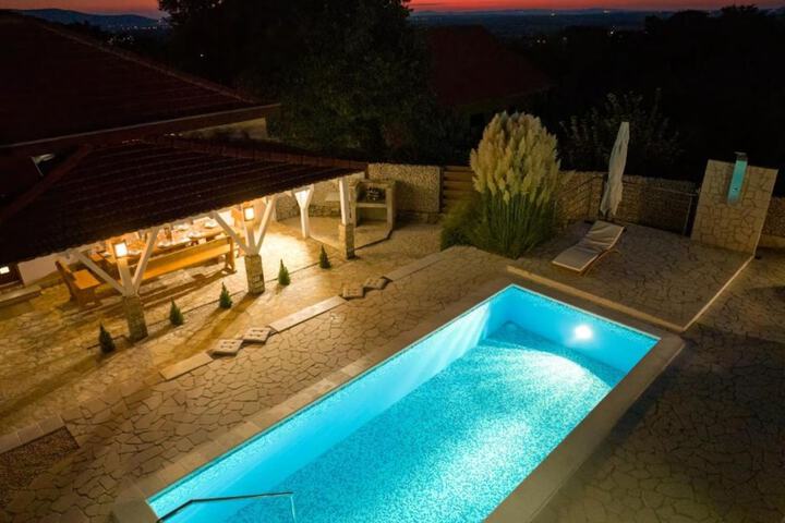Pool 26 of 41