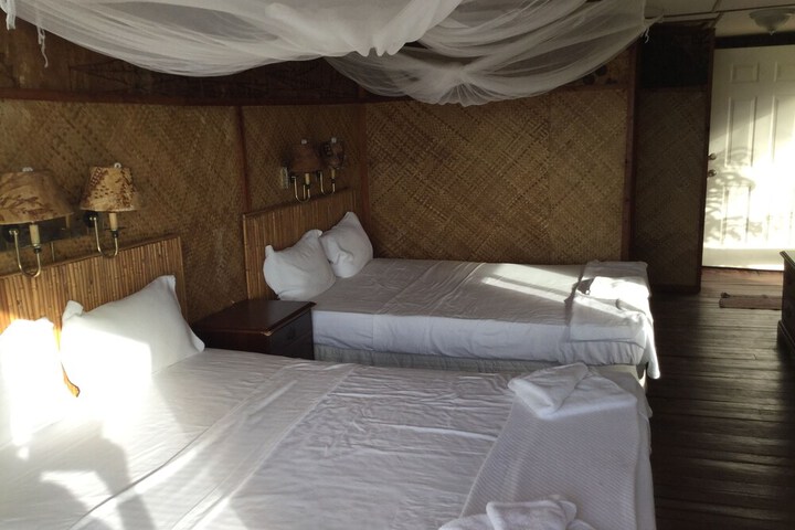 Room 10 of 34