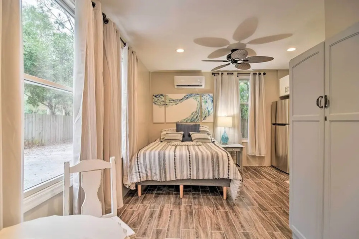 Exterior of Ozona Studio w / Shared Deck - Steps to Gulf!