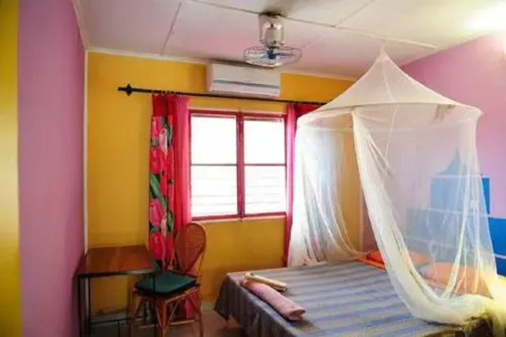 Room 4 of 18