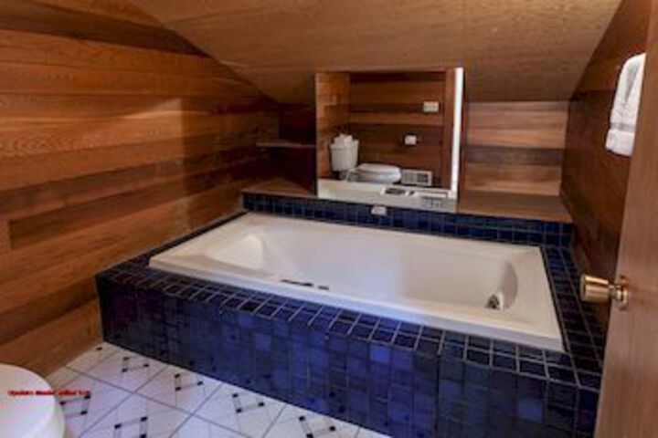 Deep Soaking Bathtub