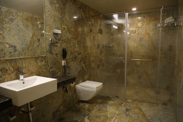 Room 16 of 37