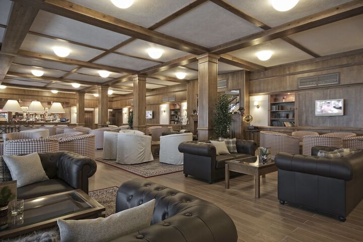 Entrance & Lobby
