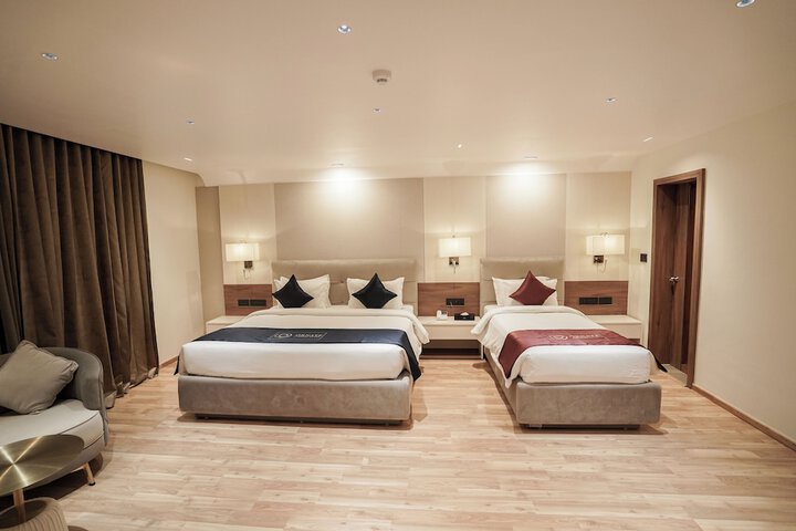 Room 16 of 38