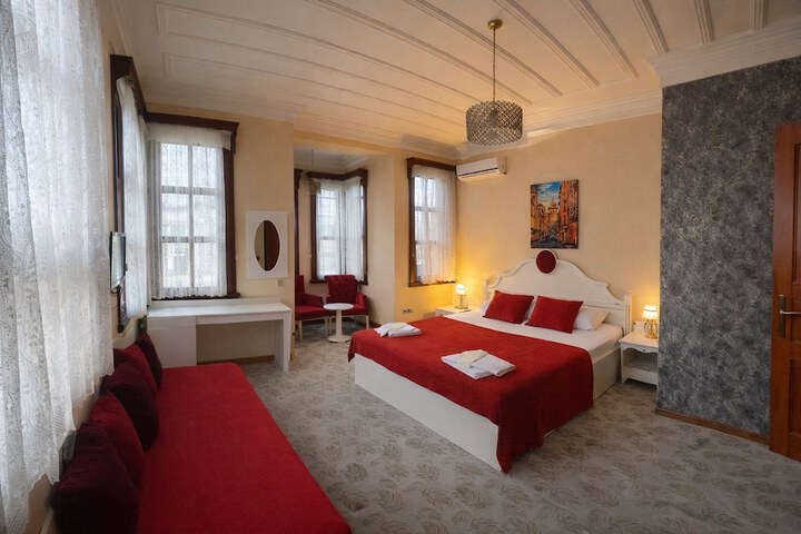 Room 13 of 27