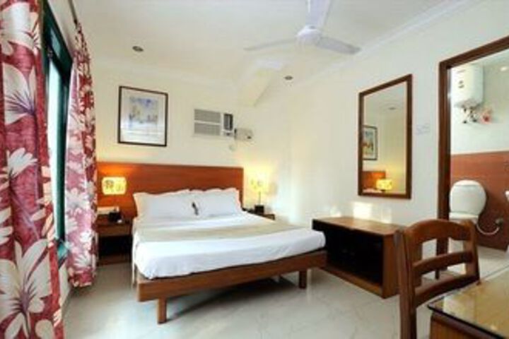 Room 5 of 14