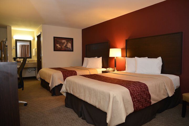 Deluxe 2 Queen Beds (3 of 6)