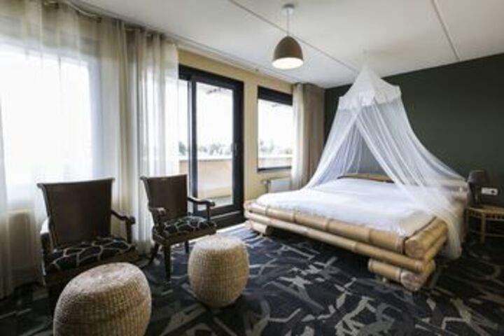 Room 45 of 77