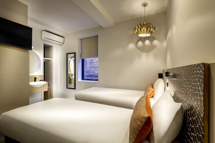 Room 5 of 65