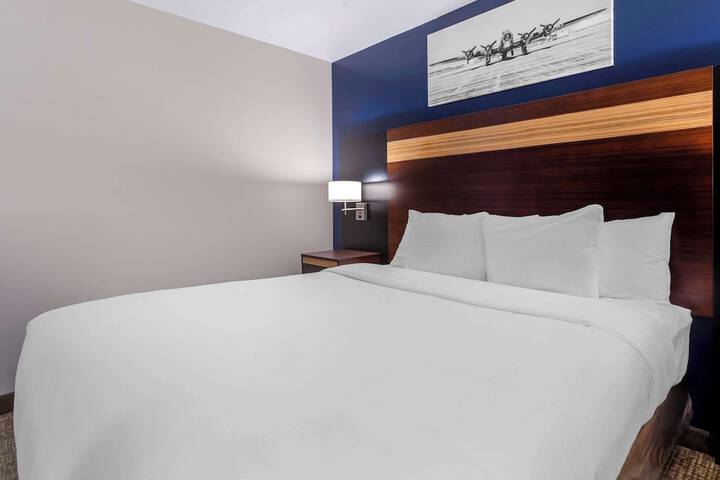 Standard | King Bed (1 of 11)