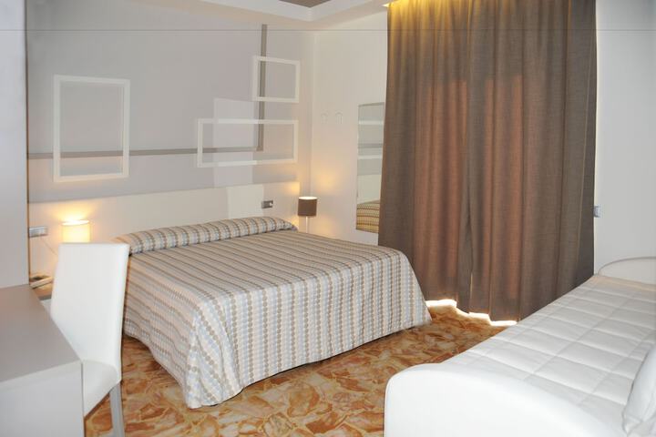Room 6 of 37